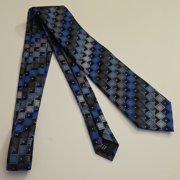 Kenneth Cole Reaction Blue and Gray Patterned Tie - Picture 1 of 4